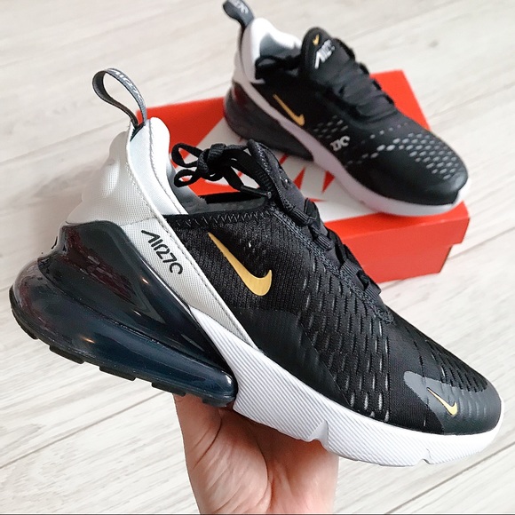Nike Shoes - Nike air max 270